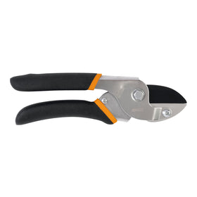 Fiskars Anvil Pruner blade close view shows precise cuts on dry stems