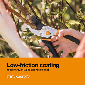 Fiskars Bypass Pruning Shears cutting live growth up to 5/8 inch