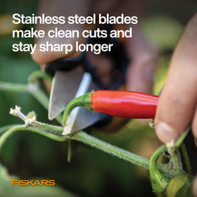 Fiskars compact design fits small pots and tight herb spaces.