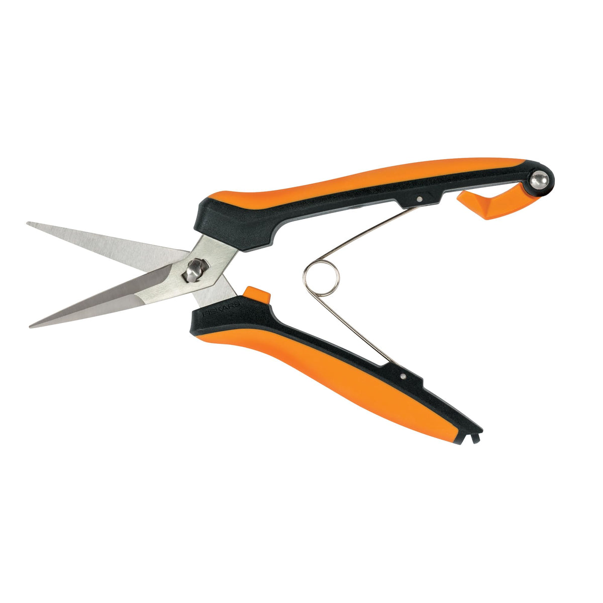 Fiskars curved blade close-up showing enhanced reach and precision.