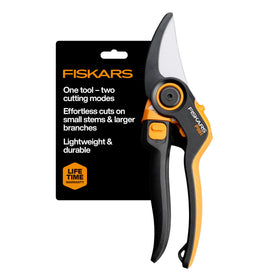 Fiskars DualAction Pruner hand grip for comfortable control during precise cuts