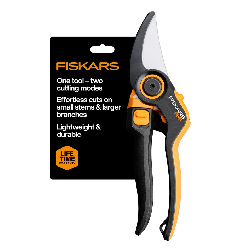 Fiskars DualAction Pruner hand grip for comfortable control during precise cuts