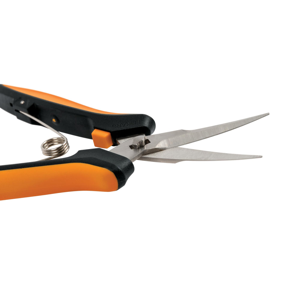 Fiskars easy-action spring reduces fatigue during cuts.