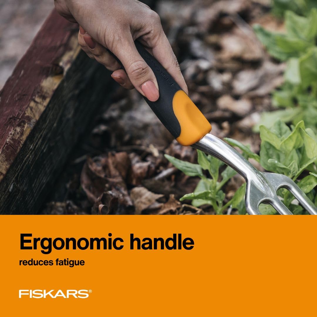 Fiskars Ergo Cultivator durable polished tines for tough soil tasks.