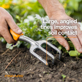 Fiskars Ergo Cultivator hanging hole for easy storage.