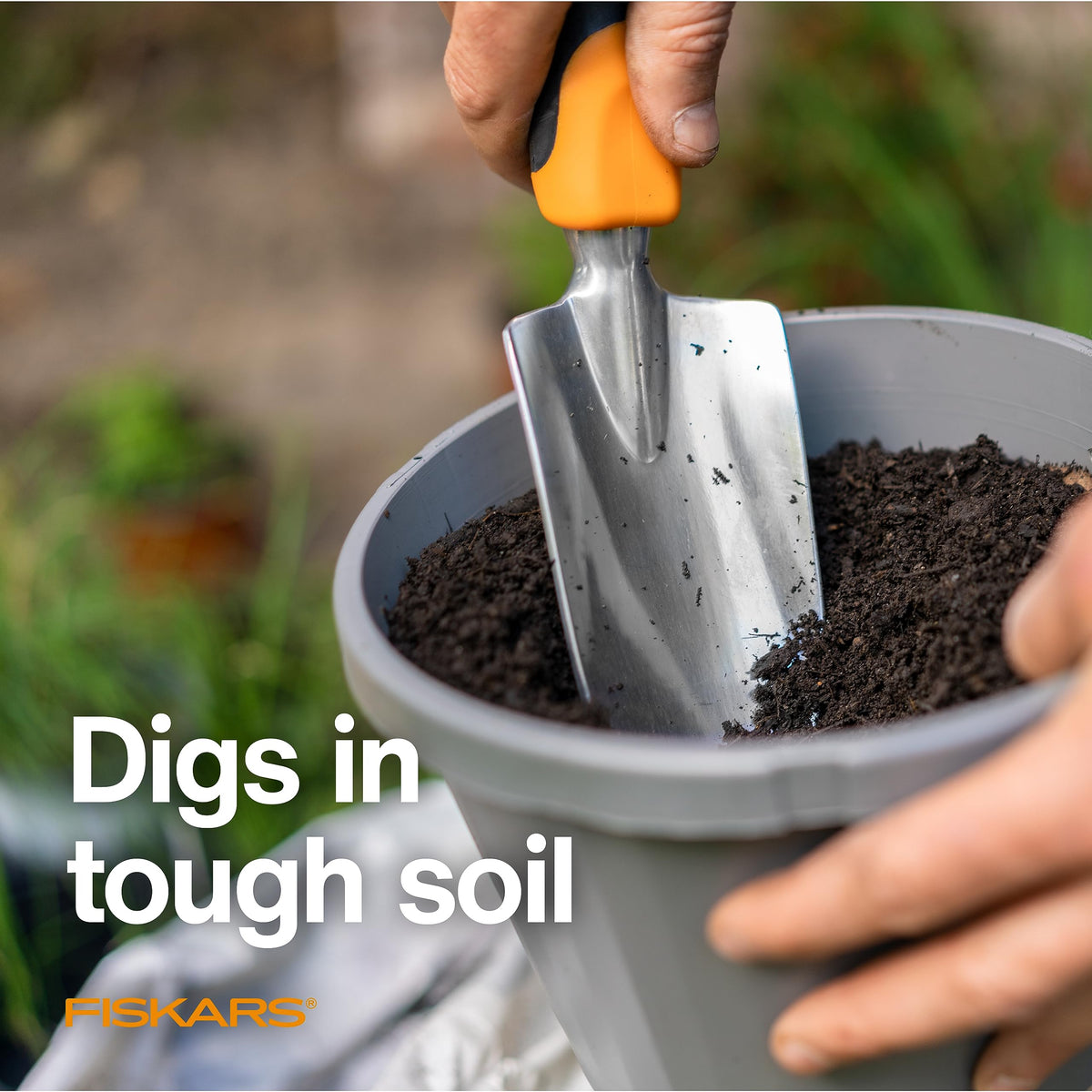 Fiskars Ergo Trowel digs through tough soil with precision.