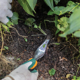 Fiskars Ergo Weeder durable aluminum construction stands up to frequent use.