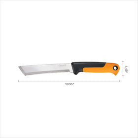 Fiskars Harvesting Knife garden-use in action showcasing versatility.