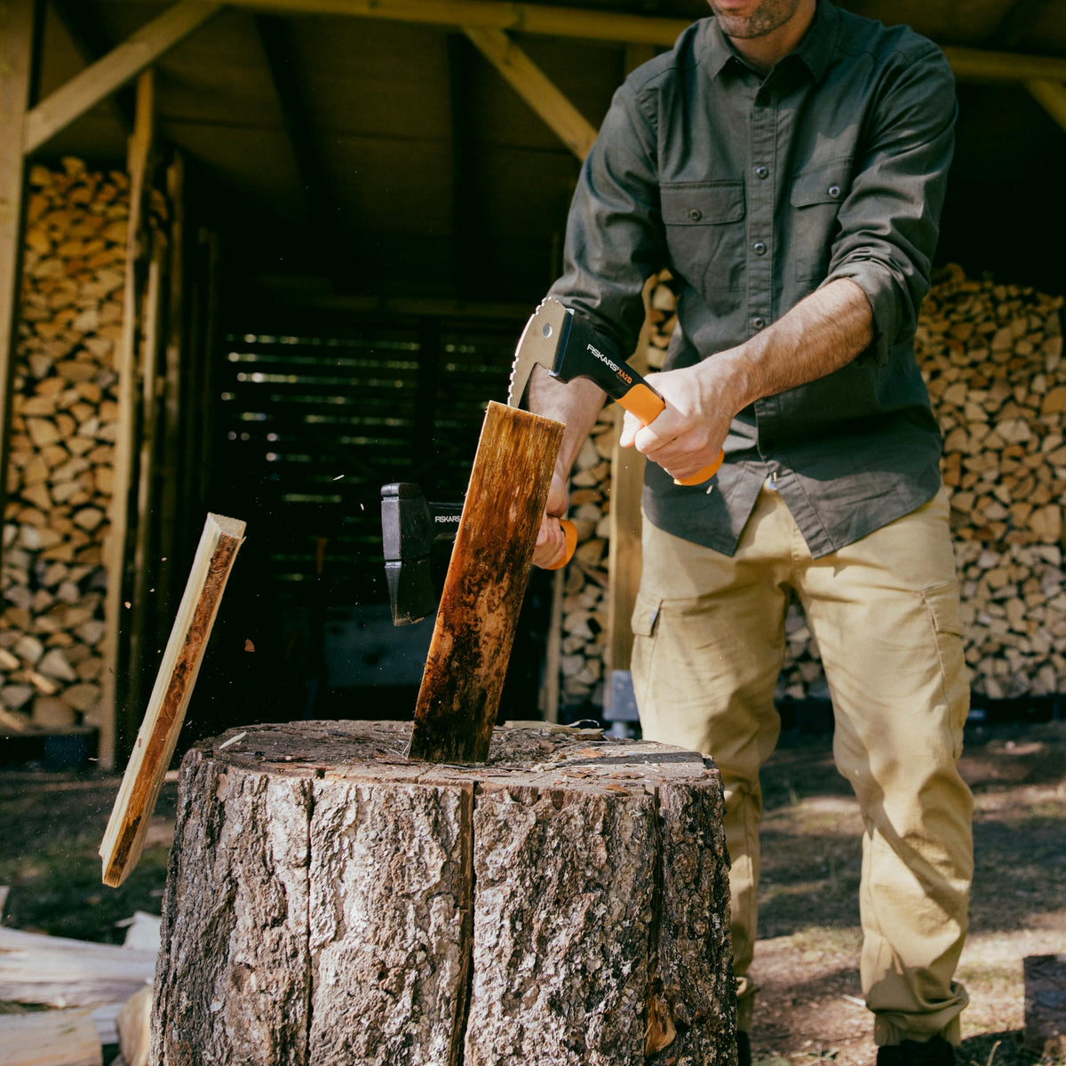 Fiskars Hookaroon boron steel head delivers durability for heavy use.
