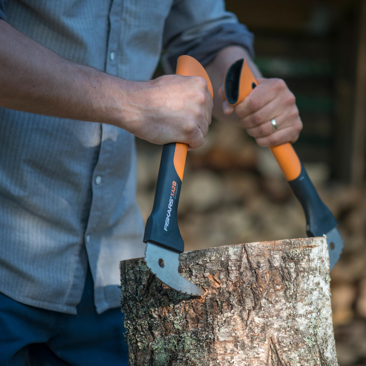 Fiskars Hookaroon lightweight design reduces wrist strain.