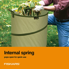 Fiskars Kangaroo sturdy handles for easy carrying and transport.
