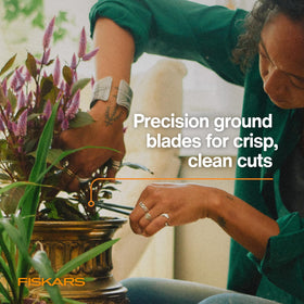 Fiskars Plant Detailer Snips ambidextrous handle offers comfortable control.