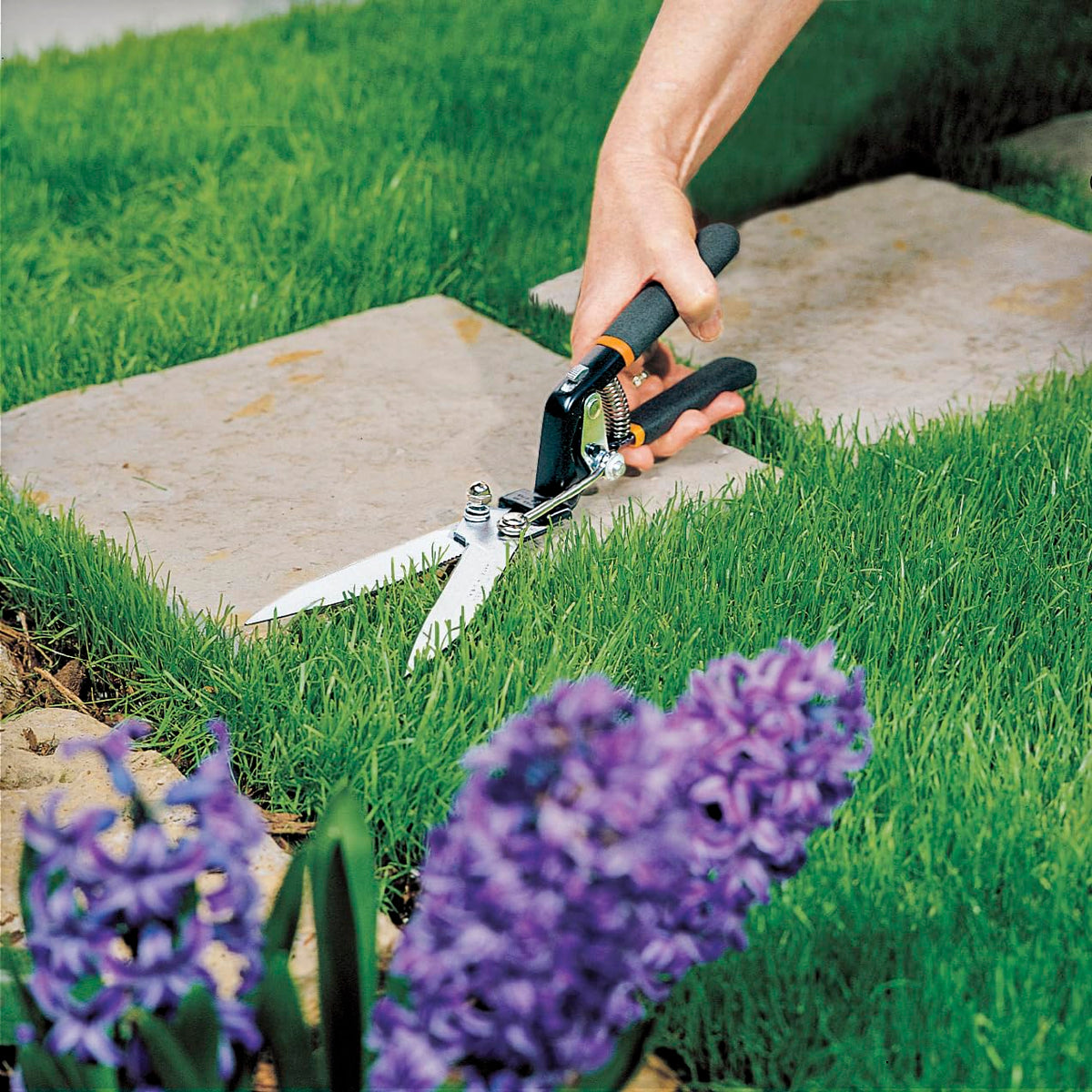 Fiskars Power-Lever Grass Shears handle and lock for safe storage