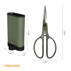 Fiskars precision-ground blades deliver precise cuts without crushing delicate stems.