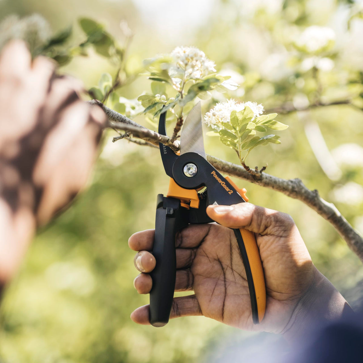 Easy-open lock protects Fiskars pruner blade during transport