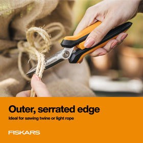 Stainless steel blades stay sharp under heavy use