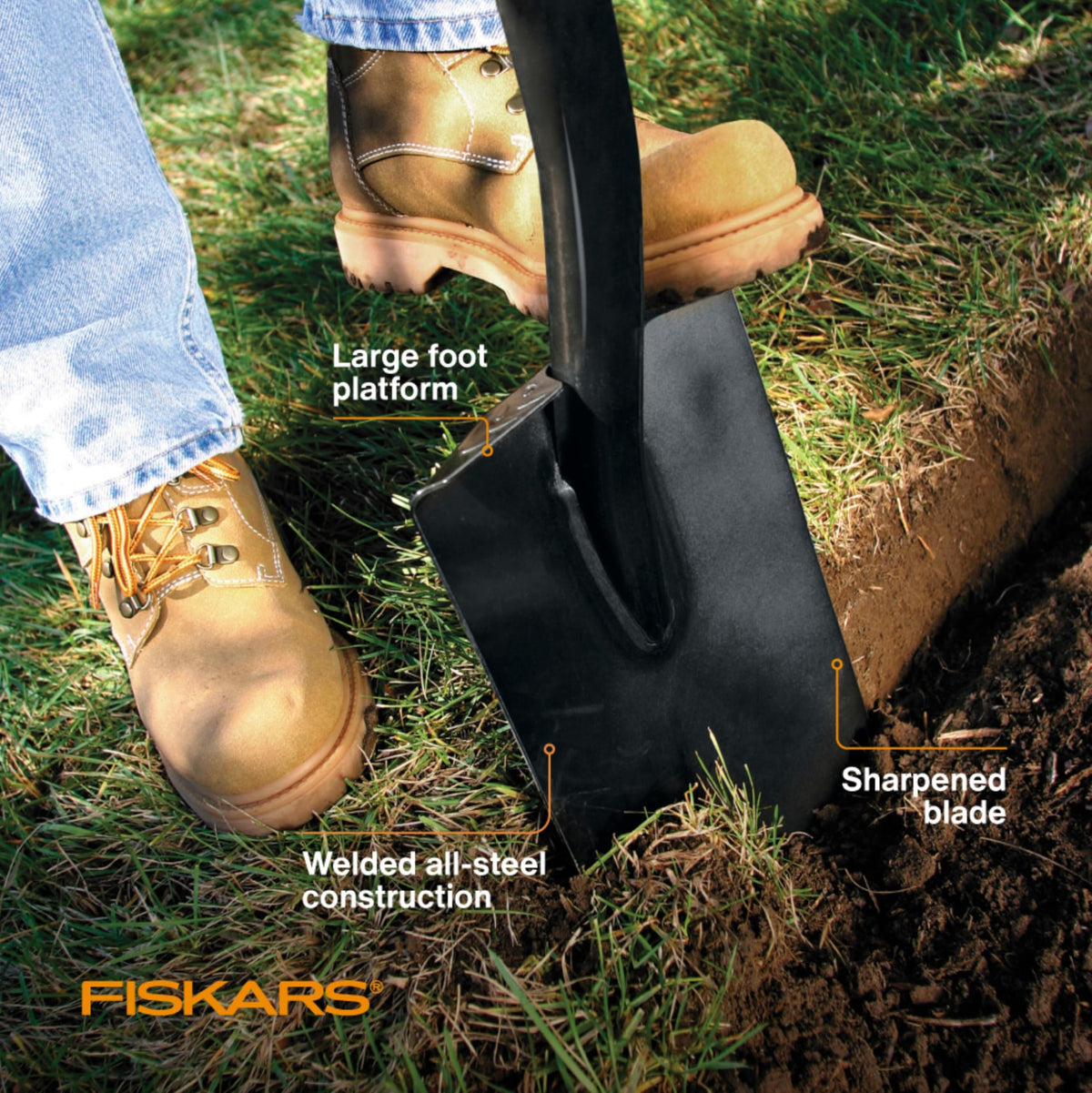 Fiskars D‑handle grip for comfortable two‑handed control during digging.