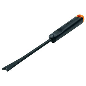 Fiskars weeder featuring a lightweight ergonomic W-Ergo handle.