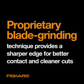 Fiskars X15 in action splitting medium to large logs