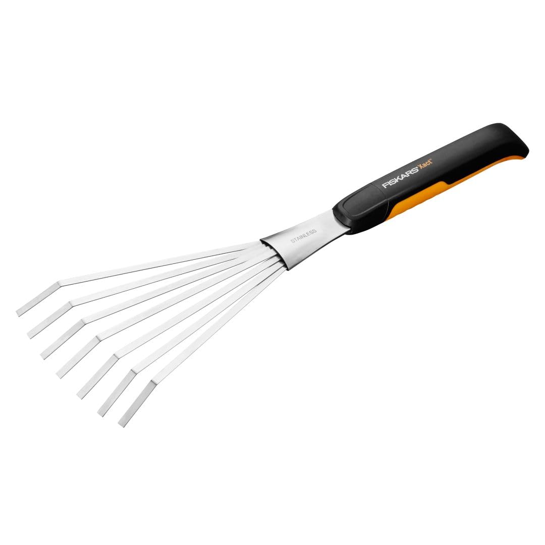 Fiskars Xact includes a convenient hang hole for simple storage.
