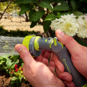 Flexzilla nozzle cone spray reaches tight areas