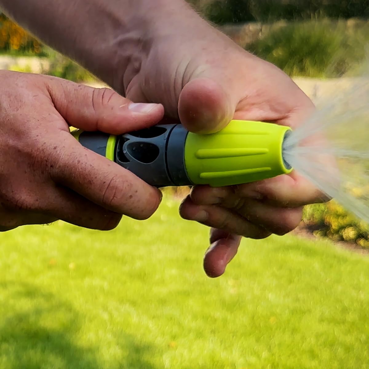 Flexzilla HFZG12050QN jet spray reaches distant shrubs with power.