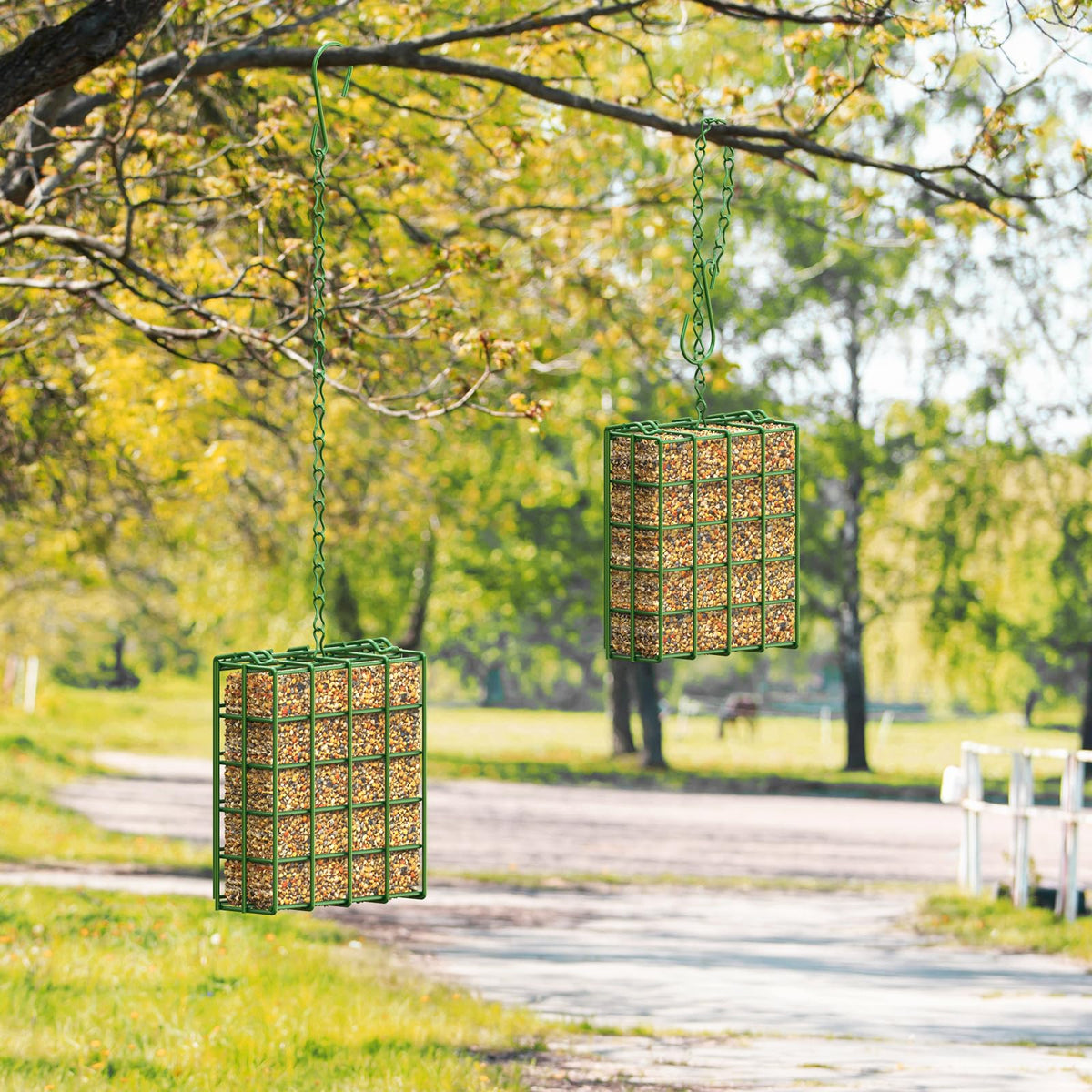 FLINTER durable powder-coated steel withstands weather and seasons.