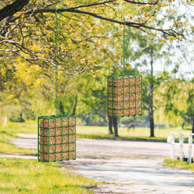 FLINTER durable powder-coated steel withstands weather and seasons.