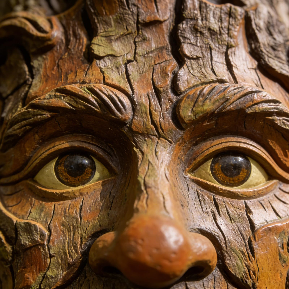 FmnyYaid weatherproof tree face statue stays vibrant in all seasons.