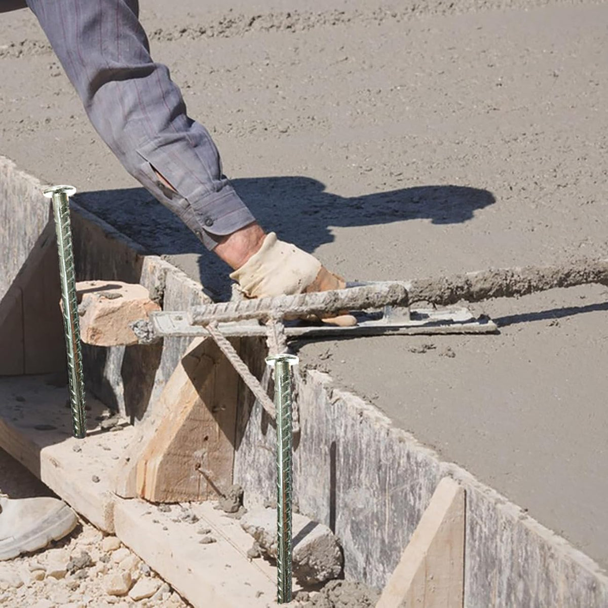 FOMMEN Rebar Stakes six pack packaging for bulk outdoor projects.