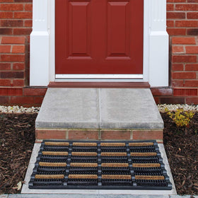 FOOTMATTERS Ninamar all-weather resistant mat stands up to elements