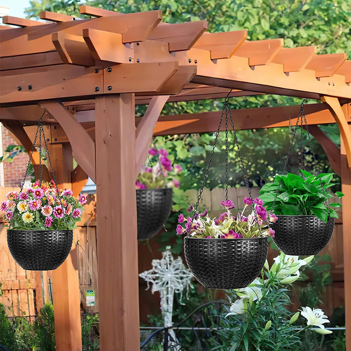 Foraineam drainage plug enables indoor-outdoor use with proper drainage.