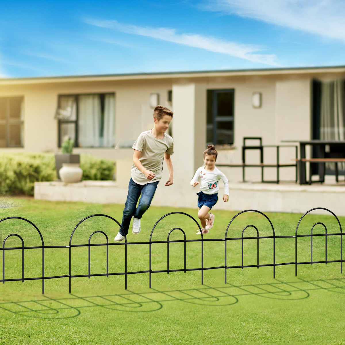 FOREHOGAR arch-design garden fence panel adds style and self-supporting edging.