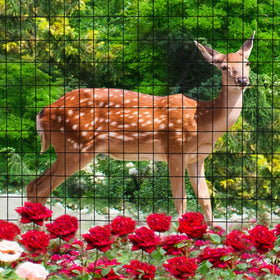 FOREHOGAR vinyl-coated fence is weather resistant and suitable for DIY projects.