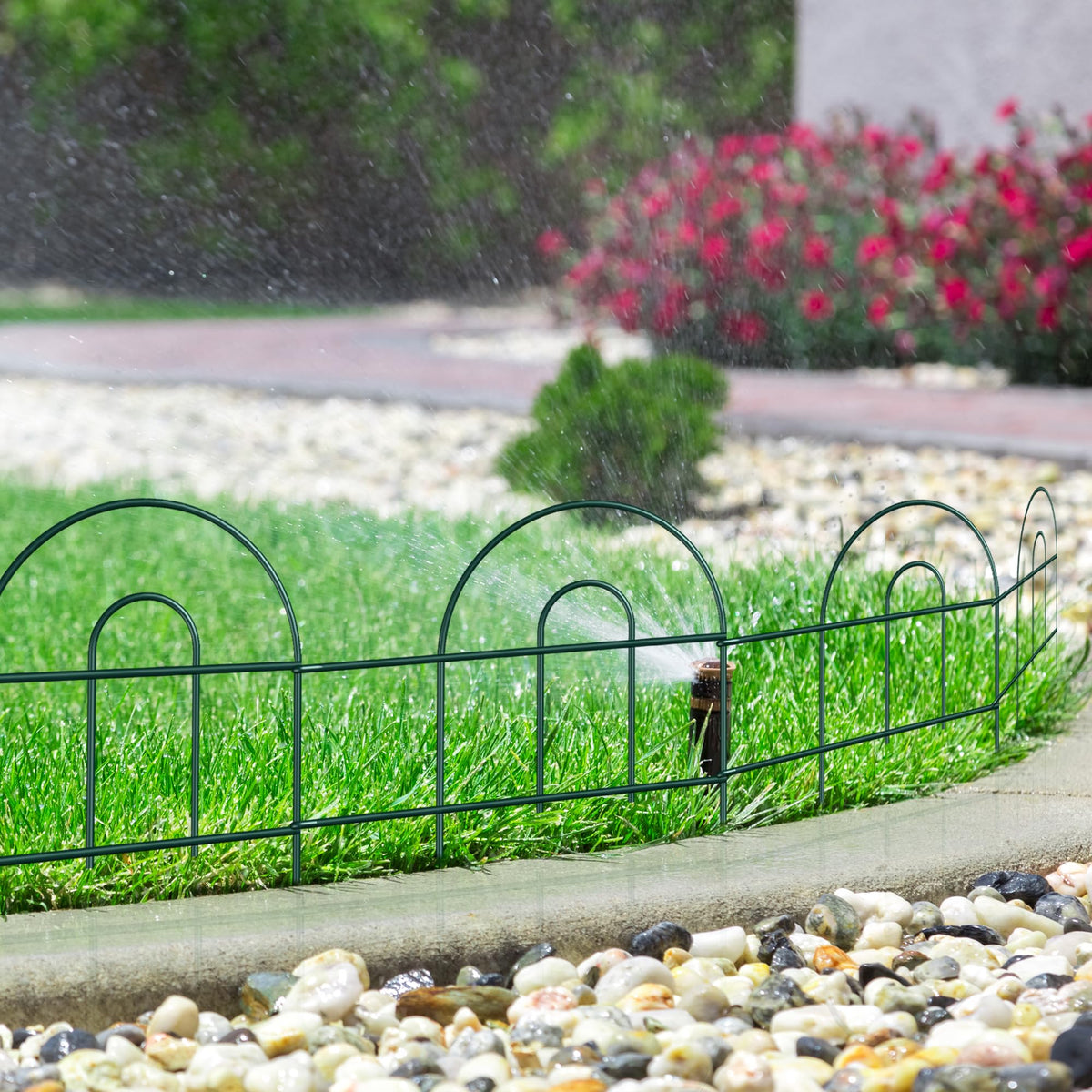 FOREHOGAR folding border fence 50ft length provides flexible edging and easy storage.