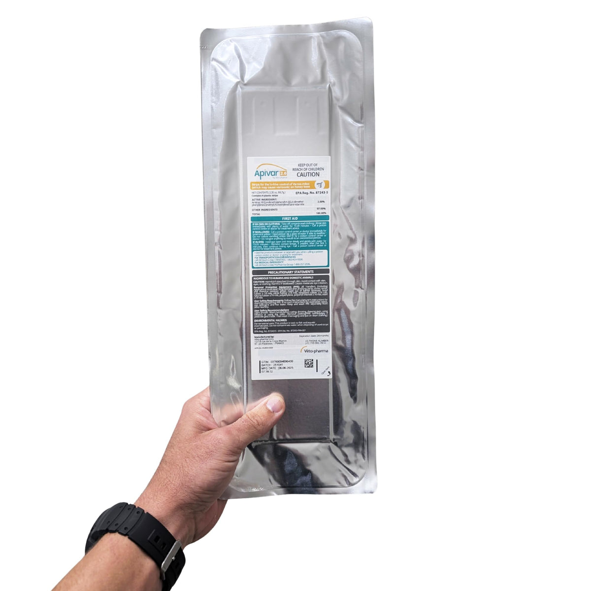 Apivar 2.0 strip in Dadant frame showing easy placement without tools