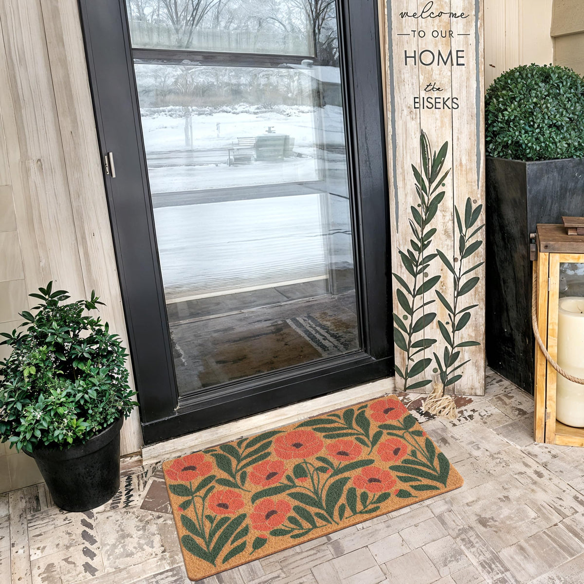 Fttoyoly 17x29.5 inch door mat fits standard doors and sweeps cleanly.
