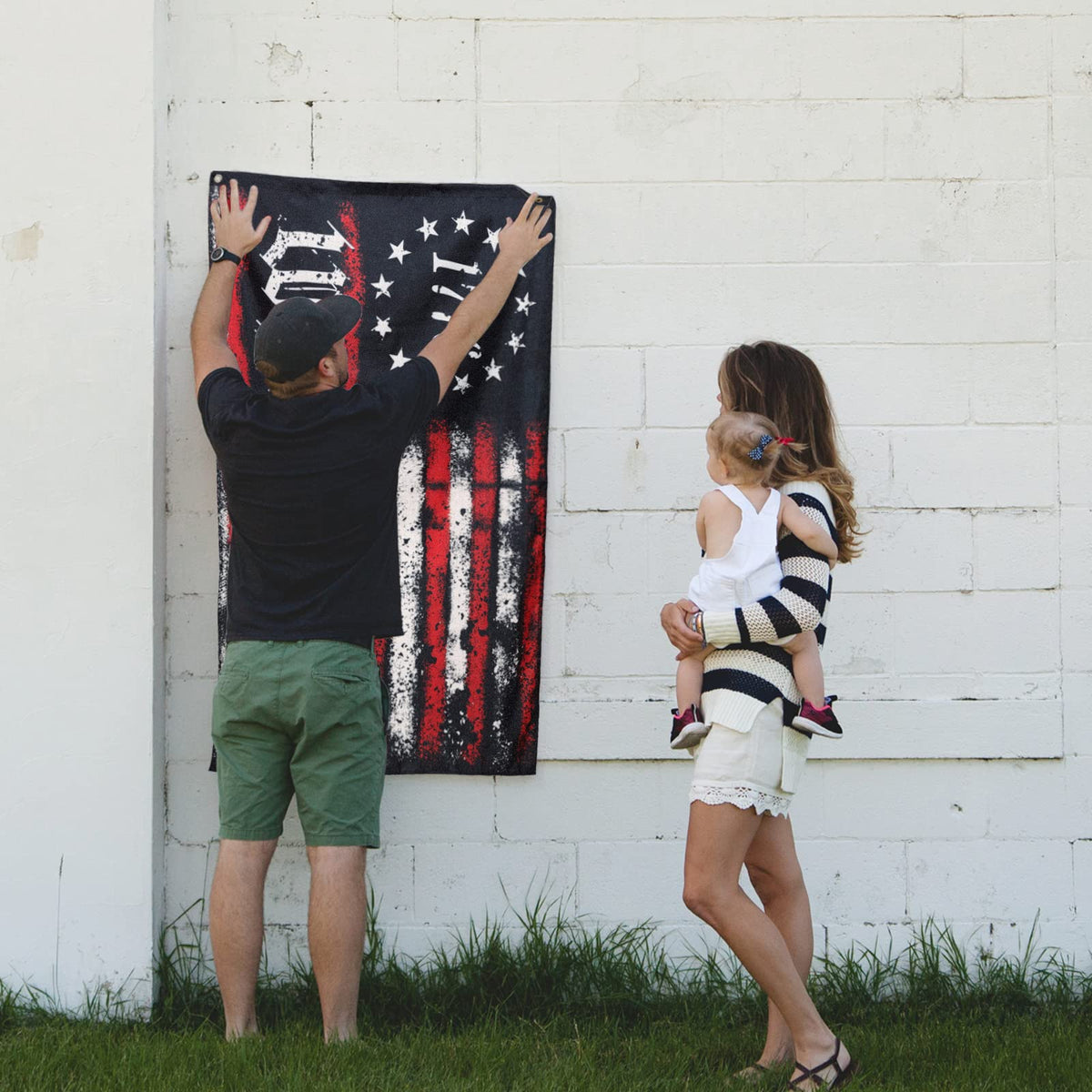 Fulaismgs flag with brass grommets for easy installation.