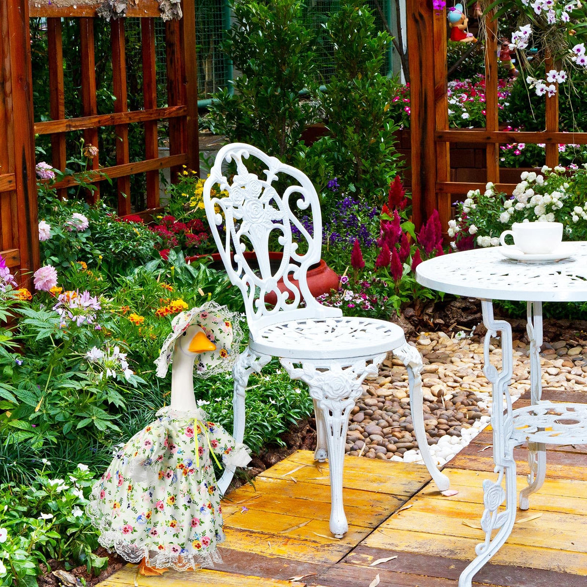 FuWeave includes floral skirt and hat set to dress your lawn goose.