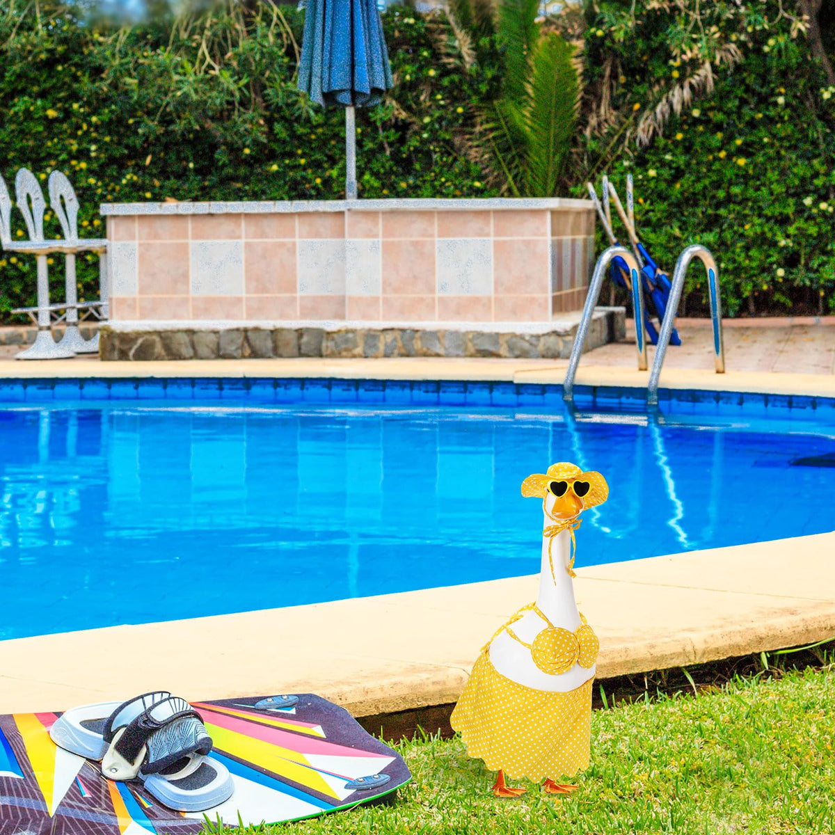 FuWeave goose outfit hat adds stylish finishing touch to outdoor decor