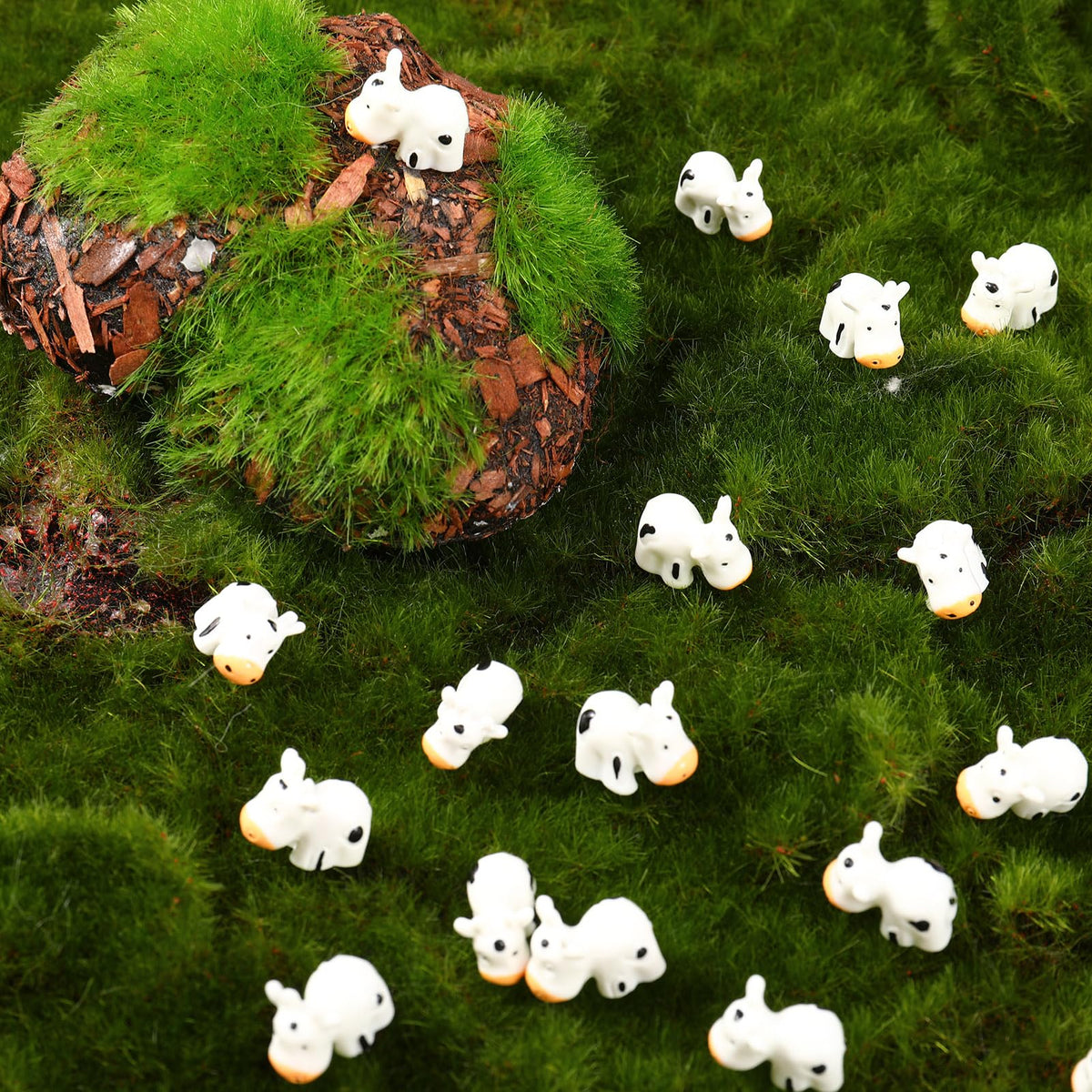 Fuyamp mini resin cow figurine for bonsai display and miniature garden setups