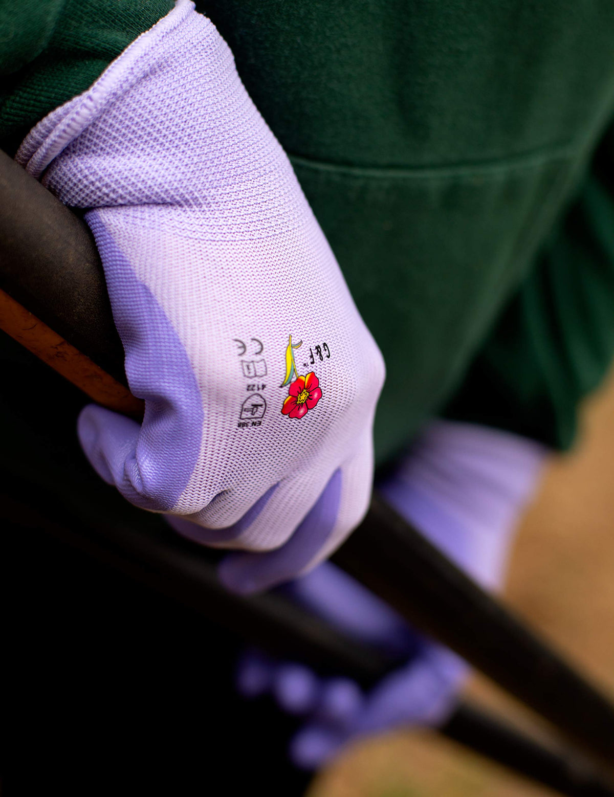 G & F Products assorted-color garden gloves ideal as gifts.