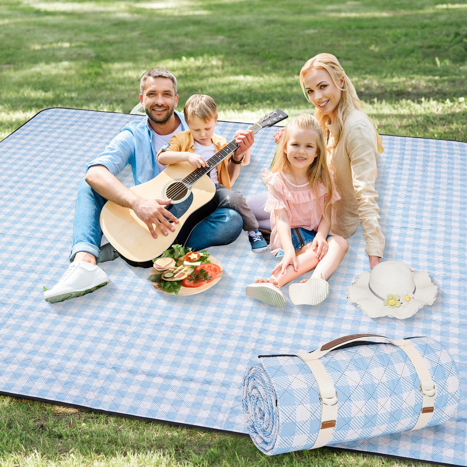G GOOD GAIN picnic blanket open view shows roomy seating for 8 people.