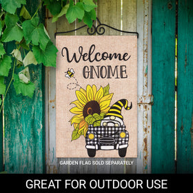 G128 front-door lawn decor stand adds welcoming charm.