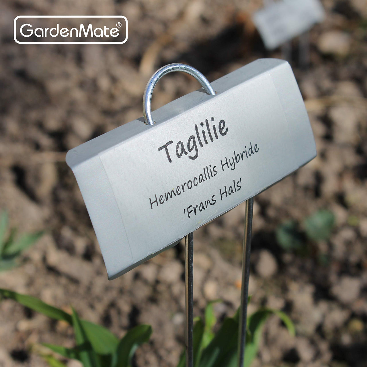 GardenMate two-foot design makes insertion easy and allows quick relocation.