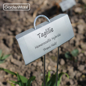 GardenMate two-foot design makes insertion easy and allows quick relocation.