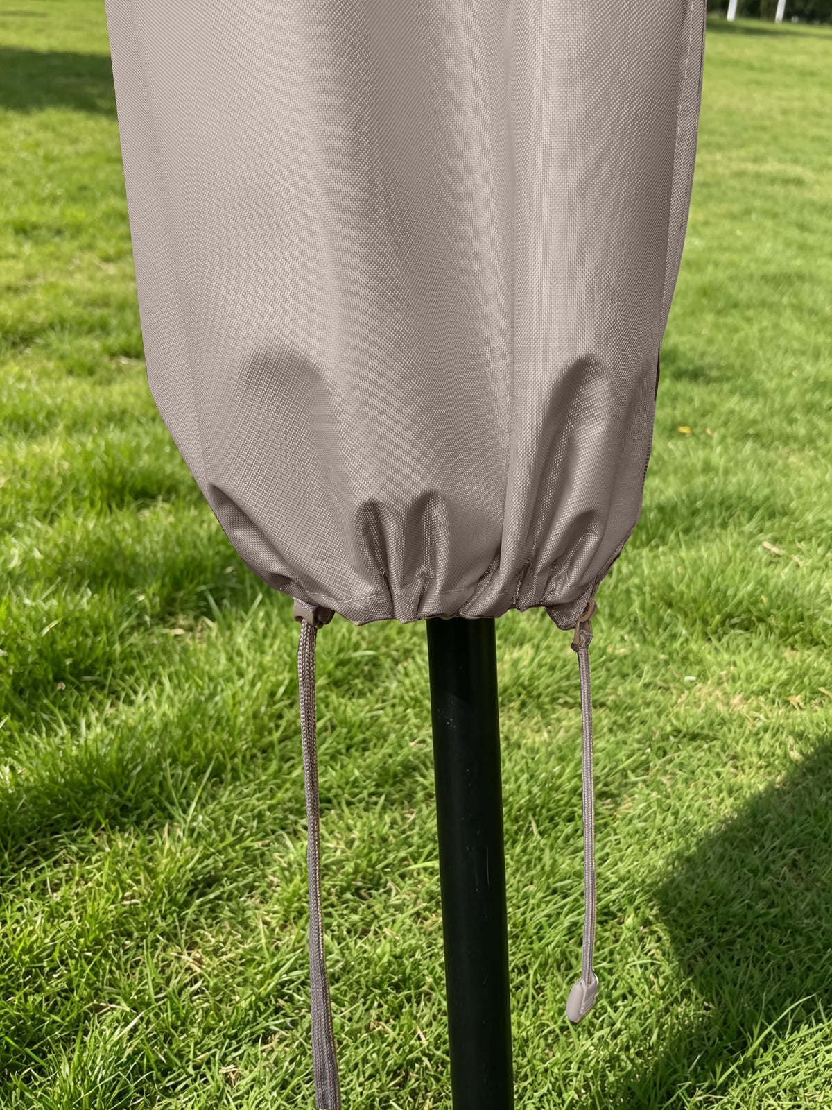 Garden Balsam cover made of weatherproof Oxford fabric for outdoor use.