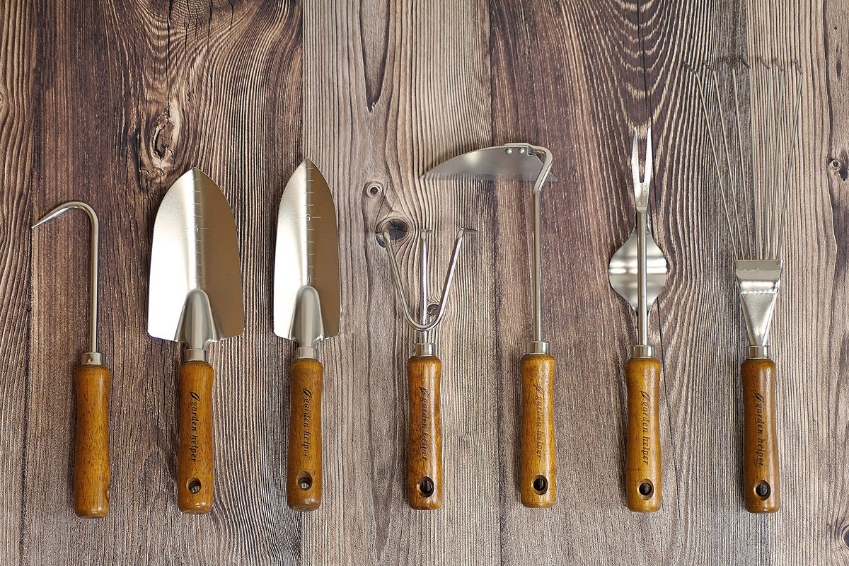 Garden Helper made-in-Japan badge on blade and handle