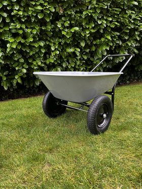 Garden Star rust-proof tray close-up highlighting durable 5 cu ft capacity.