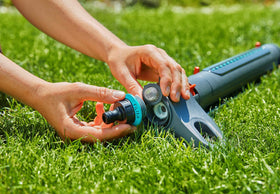GARDENA AquaZoom wide-stable base provides stability on uneven ground.